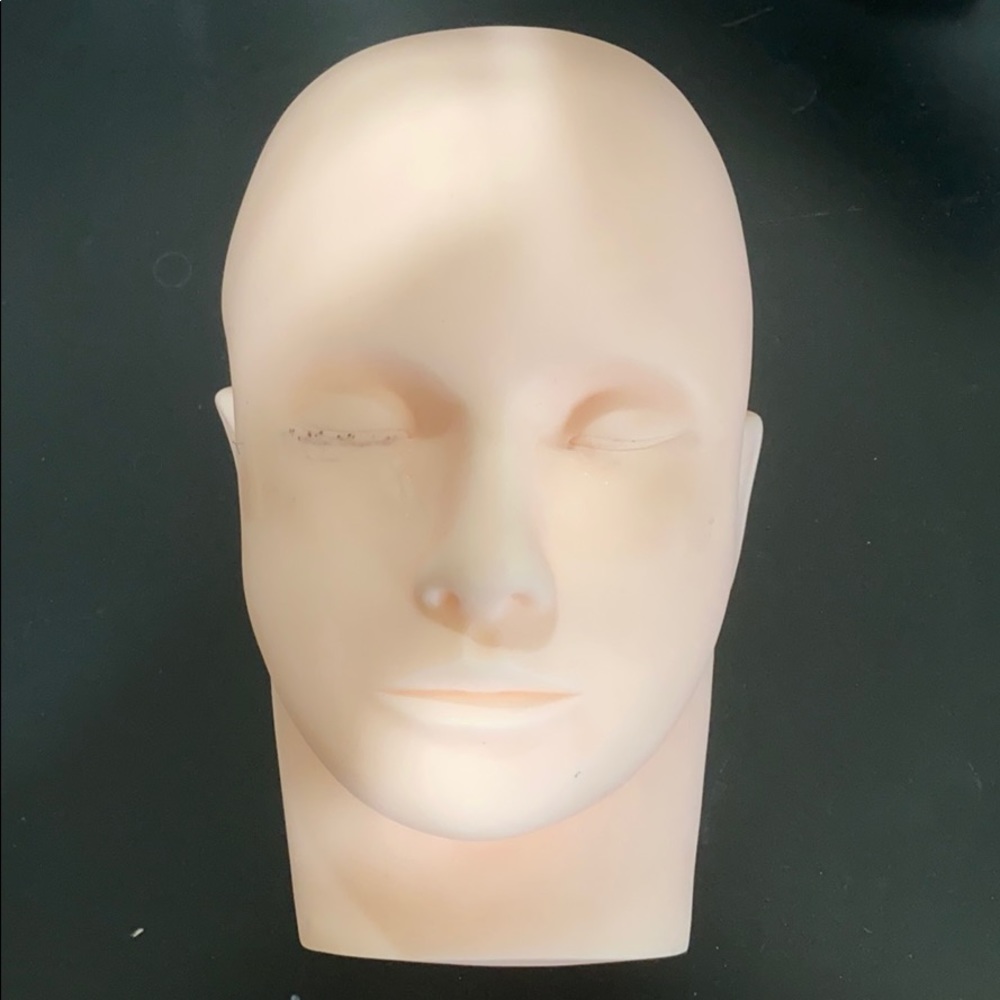 Eyelash extension beginner head